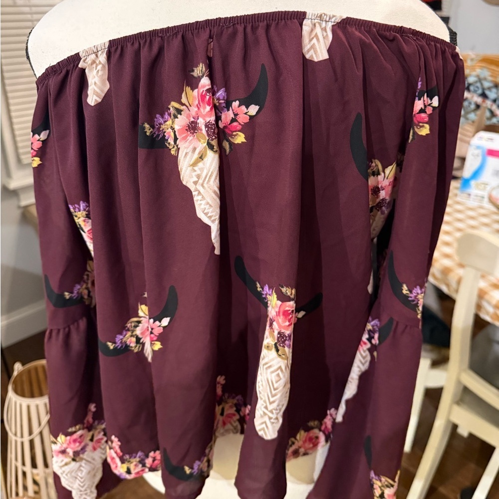 Altar'd State maroon floral cow skull cropped flowy blous - Picture 4 of 7